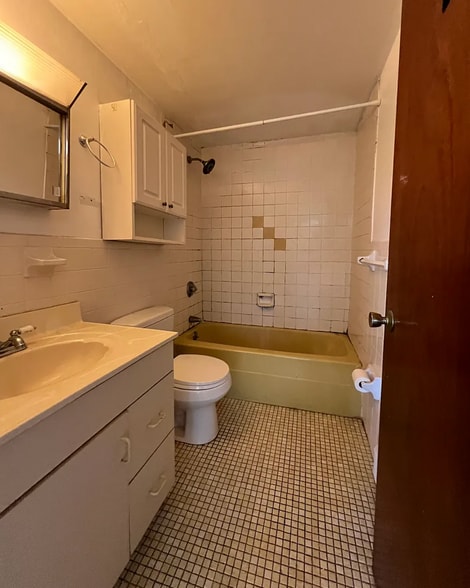 Building Photo - 173 Adams Ave