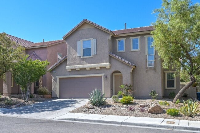 Building Photo - NW!!! 4 bedrooms!!! Pool and Spa!!! All ti...
