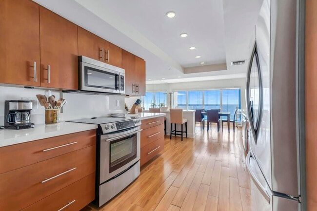 Building Photo - 4301 N Ocean Blvd