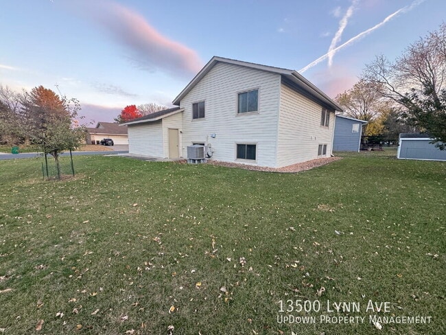 Building Photo - 13500 Lynn Ave