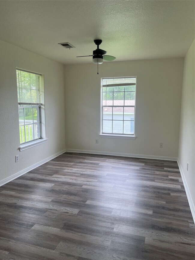 Building Photo - 827 Algoa-Friendswood Rd
