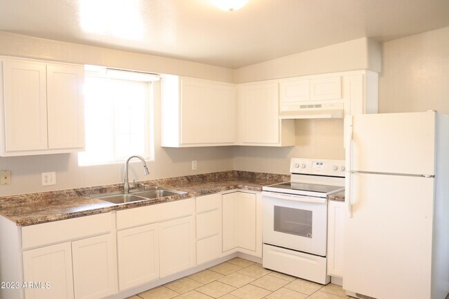 Building Photo - 1052 Chaparral Cir