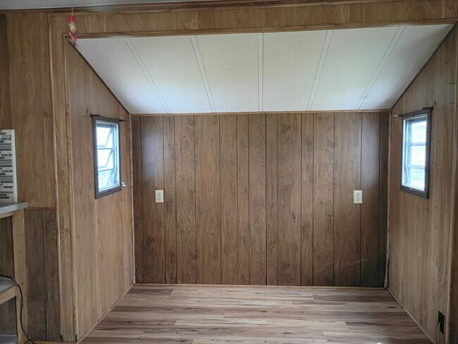 Building Photo - 39 Betty Dr