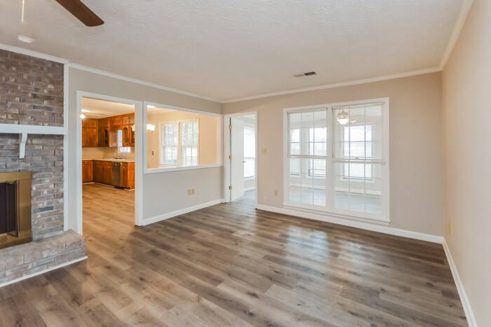 Building Photo - 301 Clubland Cir SE