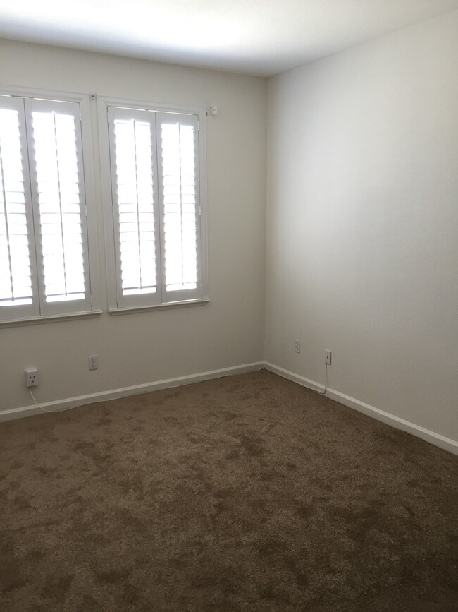 Building Photo - 4 Bed, 3.5 Bath Antioch Home with Loft