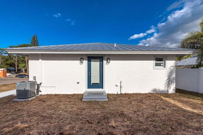 Building Photo - 3244 Jefferson St