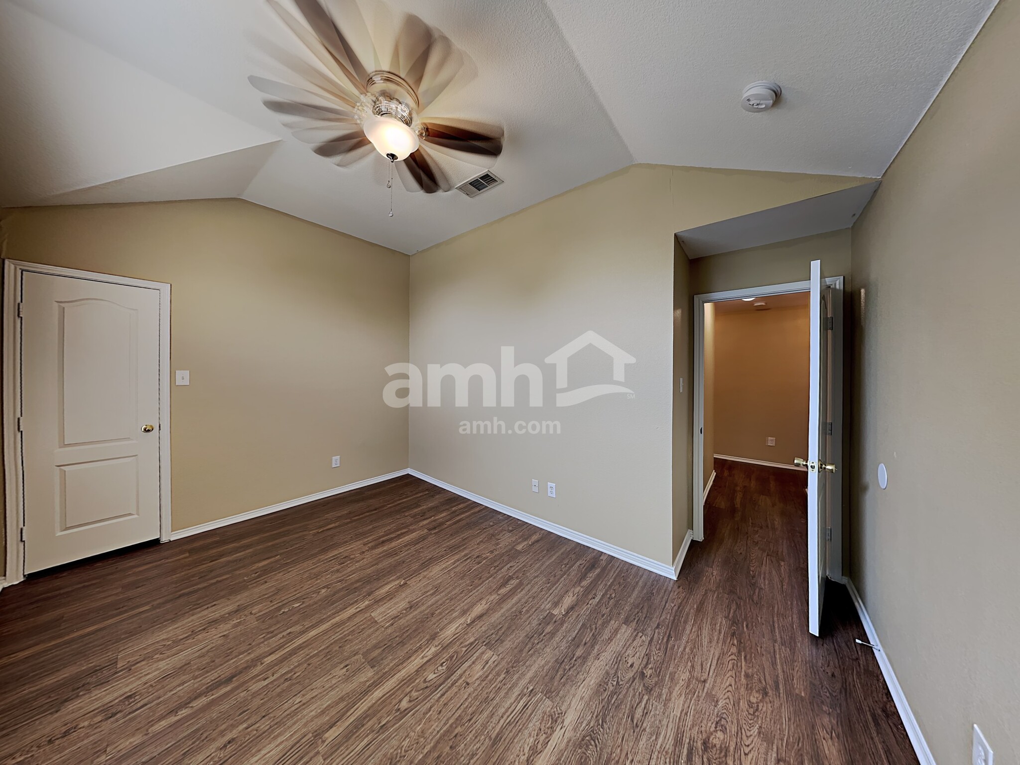 Building Photo - 476 Round Rock Dr
