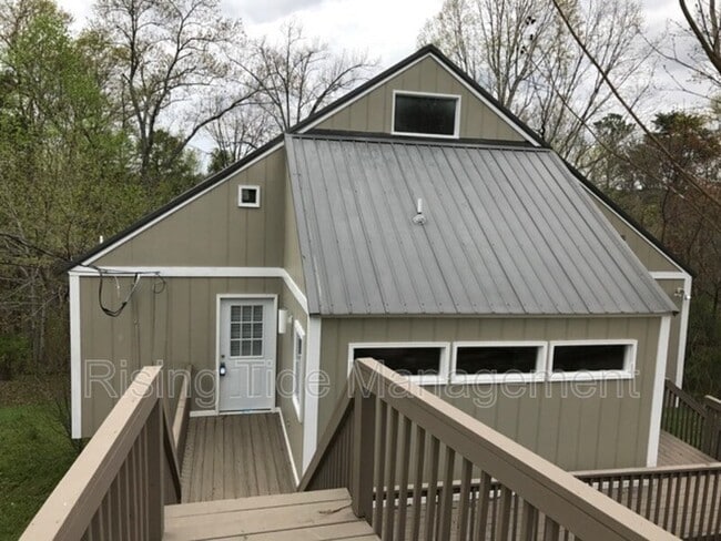 Building Photo - 2208 Mountain View Rd