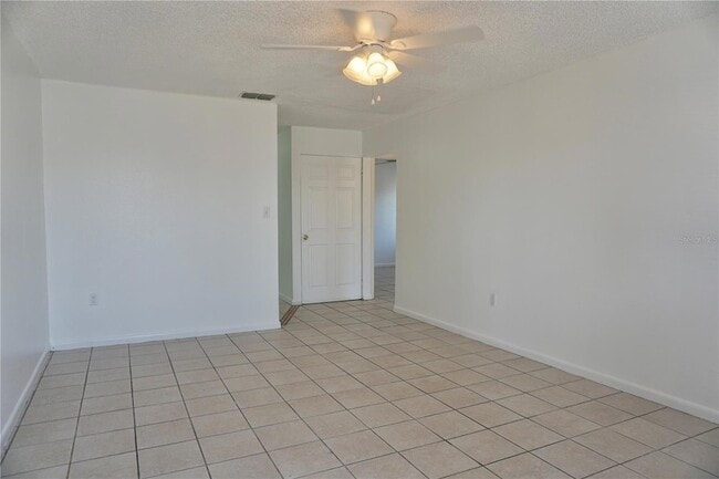 Building Photo - 2567 Elm Ave