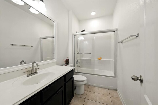 Building Photo - 9219 Gilbert Hollow Dr