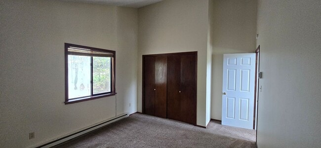 Building Photo - 3 Bedroom 1 Bath Contemporary in Amenity F...