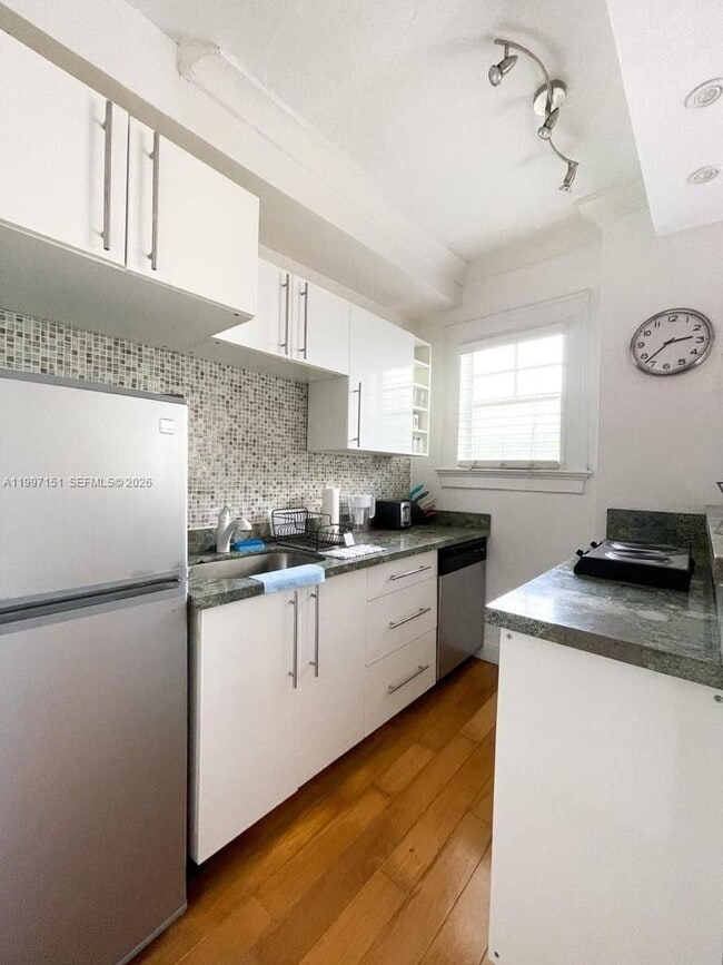 Building Photo - 1611 Michigan Ave