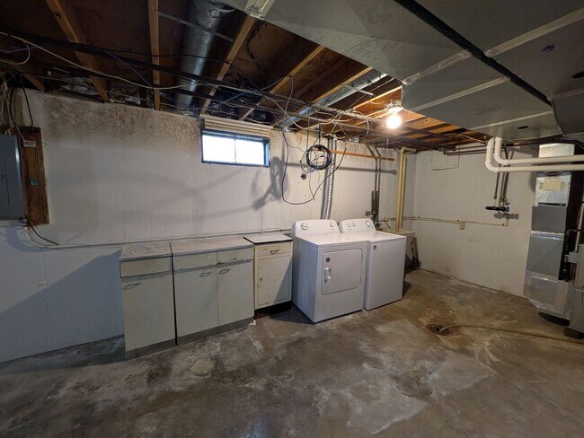 Building Photo - Trafalger Place Duplex