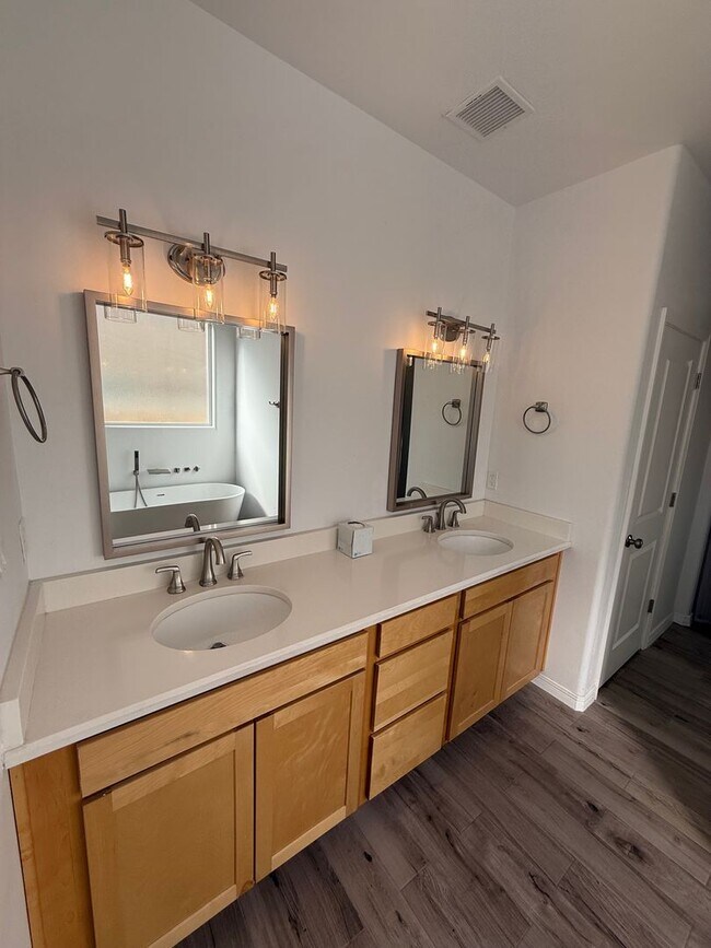 Building Photo - Beautiful home in Sonoma Springs! 4bed, 2.5 baths