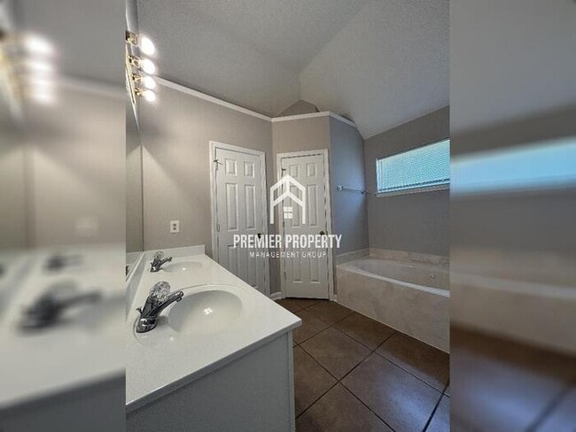Building Photo - 7699 Ivy Bend Cove