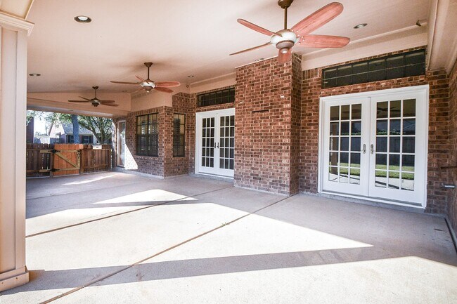 Building Photo - 4402 Jamaica Dr