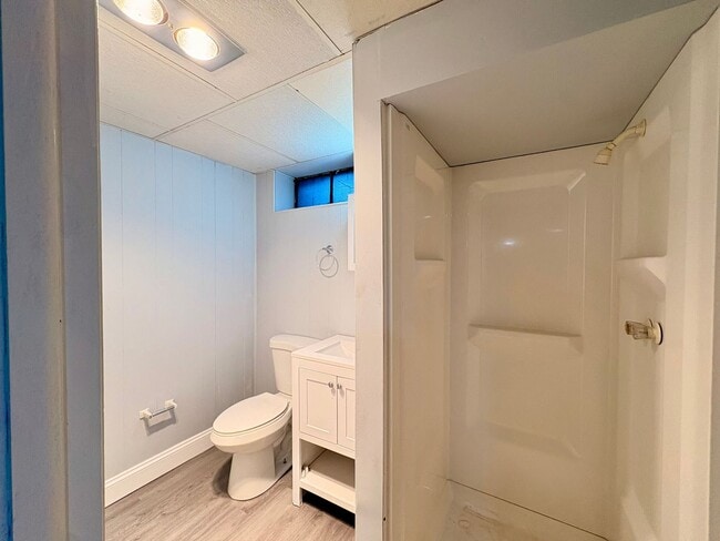 Building Photo - Sprawling Brick Ranch with Huge Lot & Garage in Prime Nottingham Location