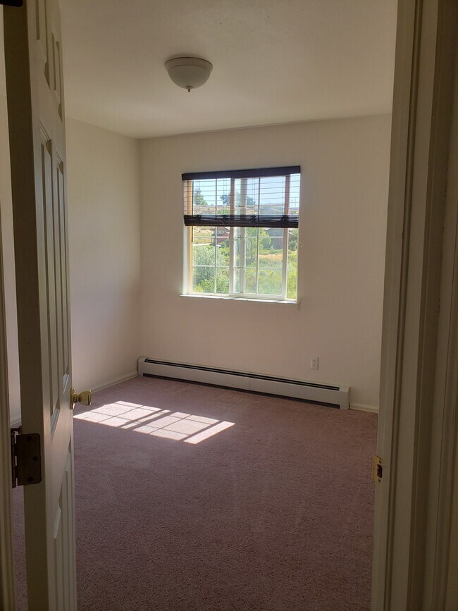 Building Photo - 2815 Acacia Ave