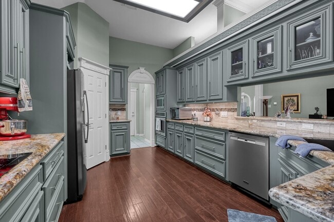 Building Photo - 192 Monterrey Rd W