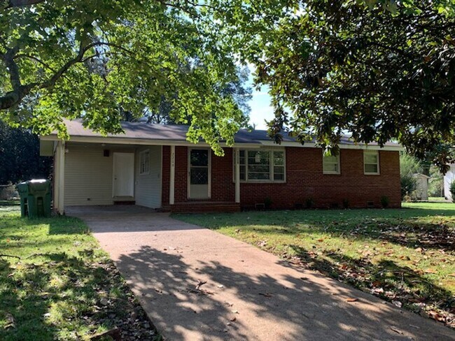 Primary Photo - THREE BEDROOM/TWO BATH SPACIOUS RANCH - CO...