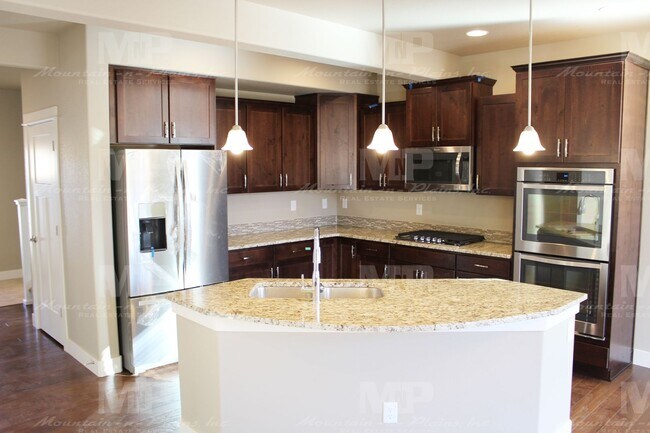 Building Photo - 2245 Adobe Dr