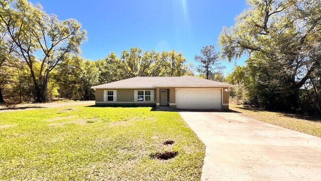 Building Photo - 3 BD/2BA Home in Beautiful Ocklawaha Ready for Move-In
