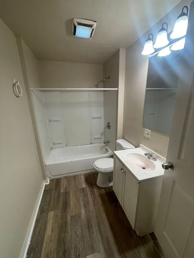 Building Photo - 3BR/2B house with backyard ($350 Move-in fee)