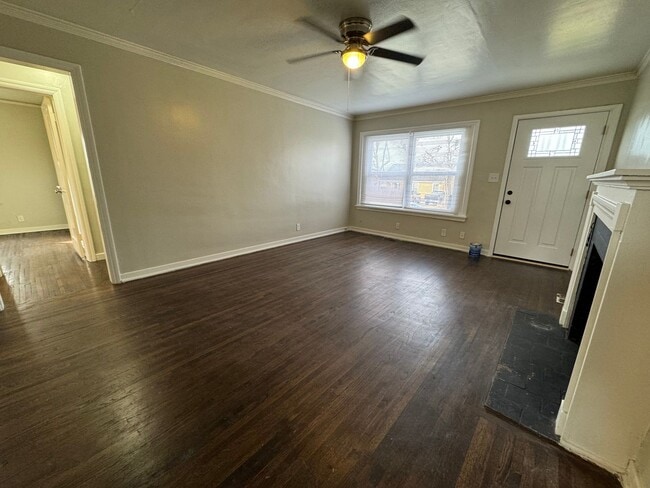 Building Photo - Cute 2 bedroom 1 Bath House!   Close to Mother Road Market!