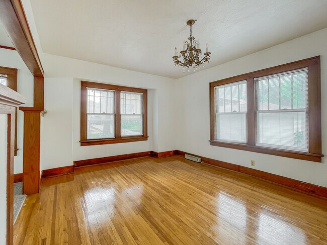 Building Photo - 1255 S 25th St