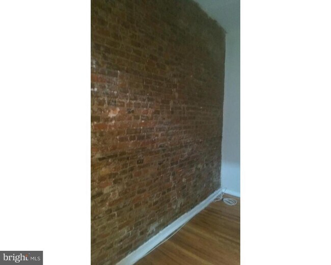 Building Photo - 411 S 11th St