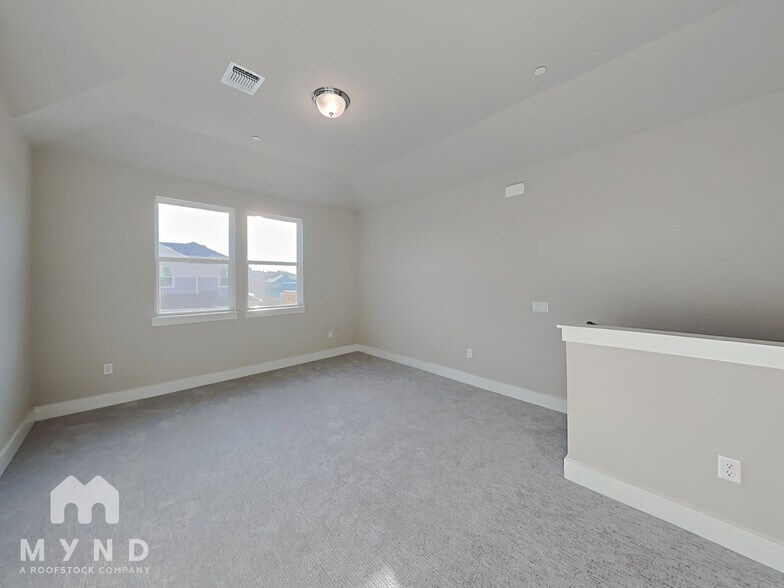 Building Photo - 1606 Roseburg Dr