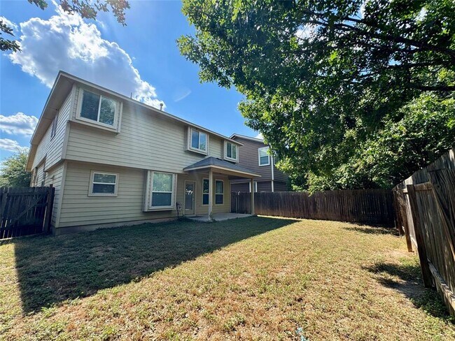 Building Photo - 8629 White Ibis Dr