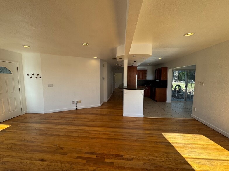 Building Photo - 1968 Manchester Rd