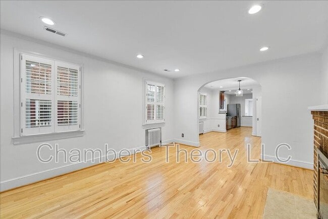 Building Photo - 1105 20th St