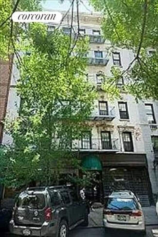 Building Photo - 210 E 21st St