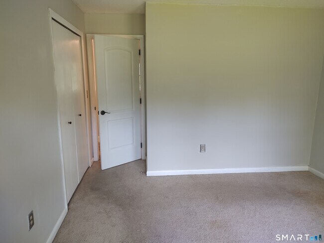 Building Photo - 607 Spring Meadow Rd