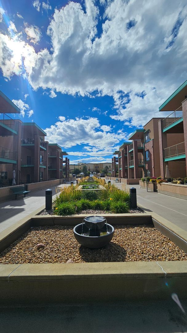 Building Photo - 1057 W Century Dr