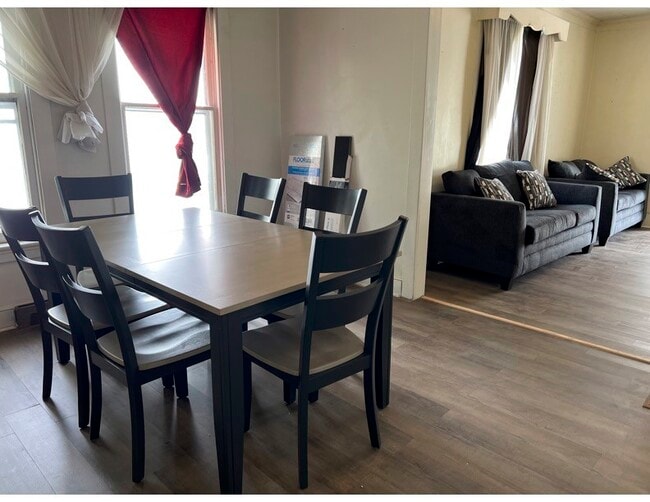 Building Photo - 49 Spruce St