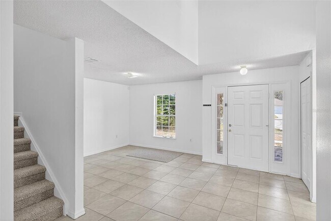 Building Photo - 1906 Lakeview Ln