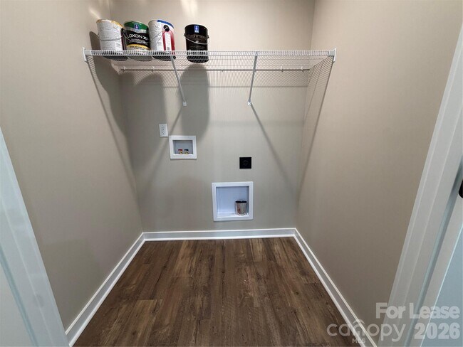 Building Photo - 626 W Bell St