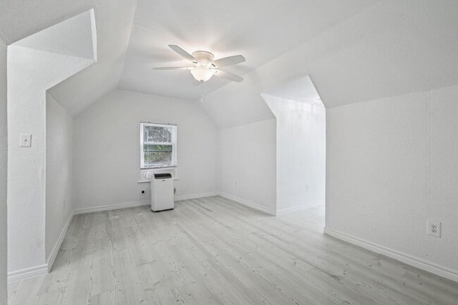 Building Photo - 1817 Mesquite St