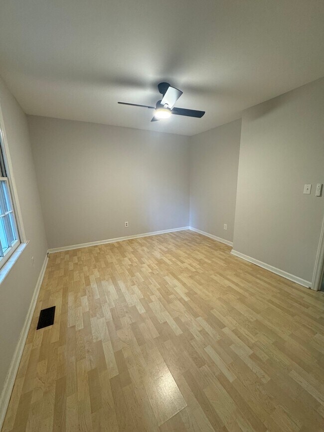 Building Photo - 205 Honeysuckle Ln