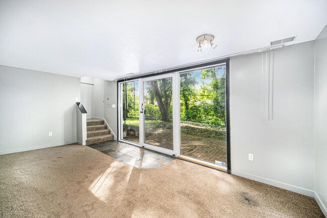 Building Photo - 1020 Traver Ct