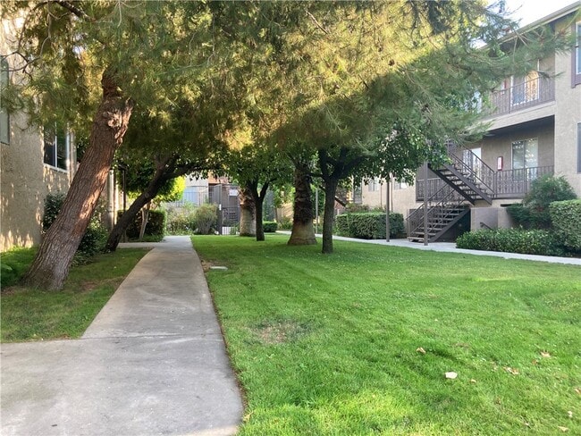 Building Photo - 5484 Dobbs St