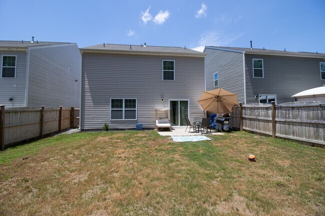 Building Photo - Stylish & Spacious Pet-Friendly Home in Bo...