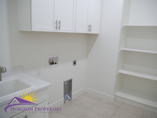 Building Photo - Modern Two-story 4 Bed 3.5 Bath 2,786 sqft...