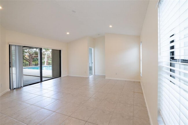 Building Photo - 1260 NW 101st Ave