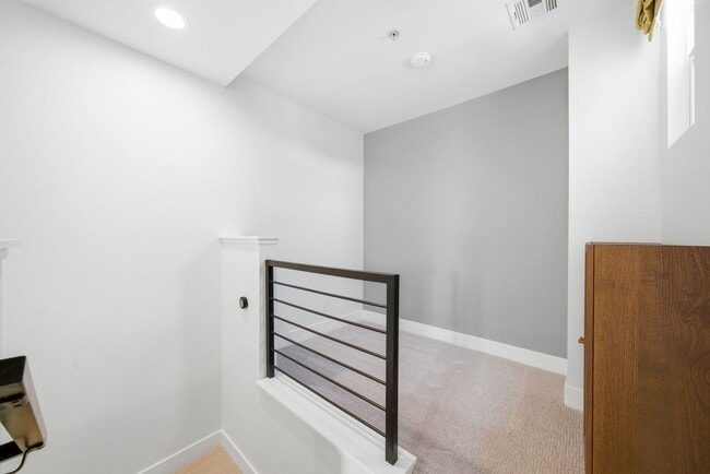 Building Photo - Designer-Upgraded Condo with Loft in Prime Location!