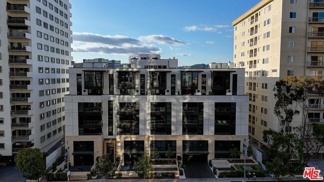 Building Photo - 10777 Wilshire Blvd