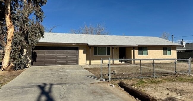 Building Photo - Gorgeous Remodeled 3+2 On Half Acre- $2500